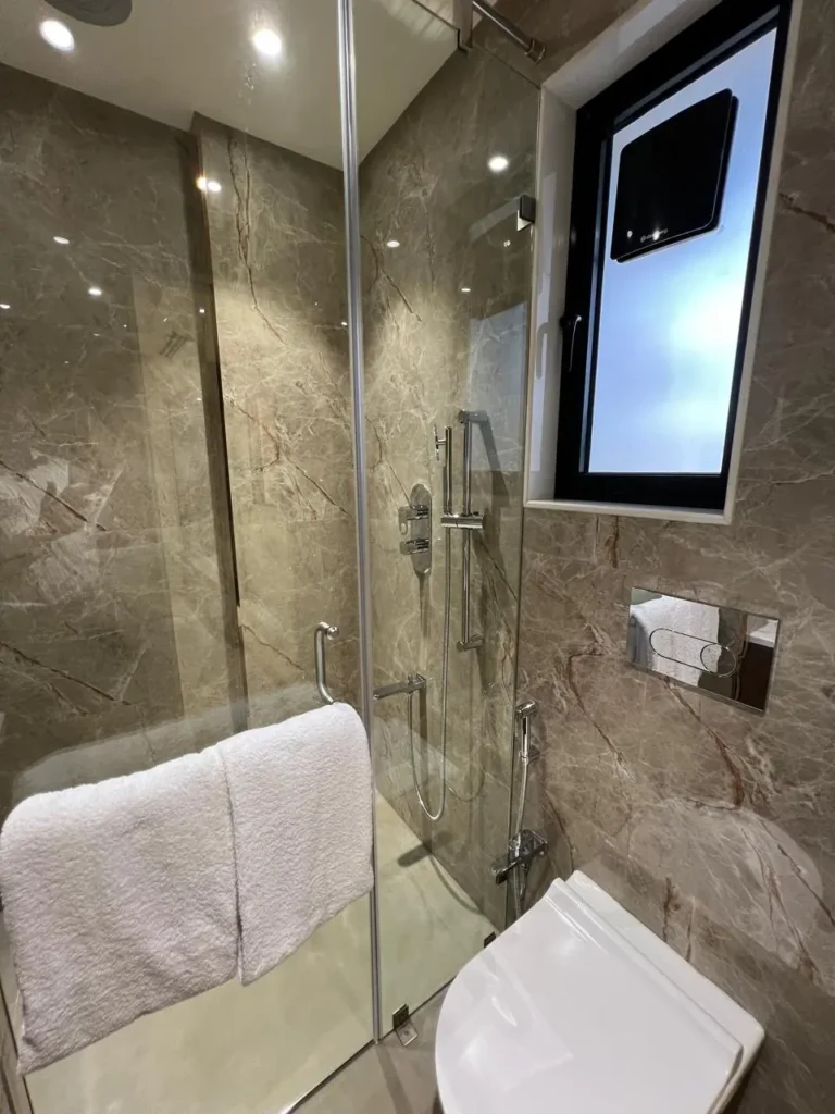 hotel-karl-residency-suite-bedroom